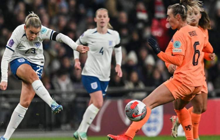 England roar back to keep Paris dreams alive