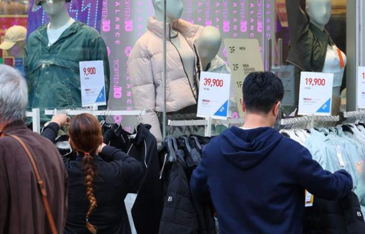 S.Korea Retail Sales fell due to weak demand