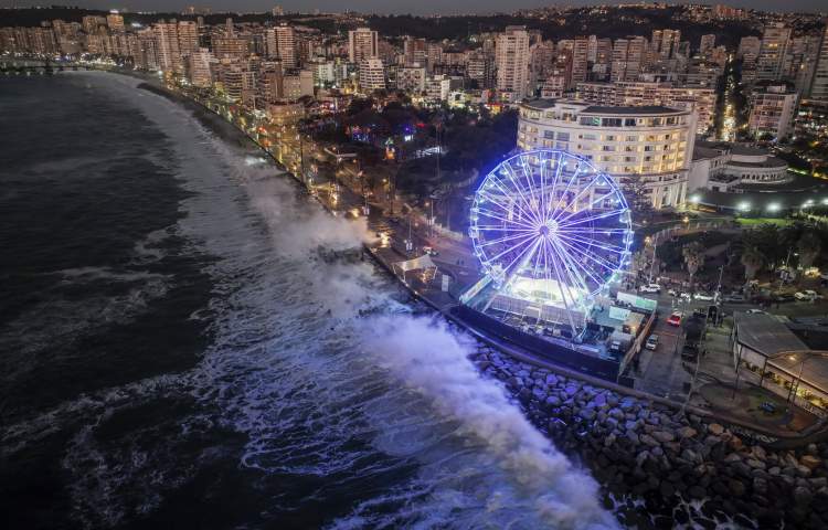 Peru closes 91 ports amid massive waves